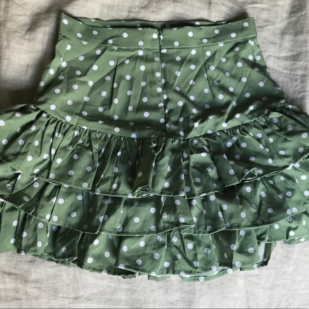 ruffled skirt!